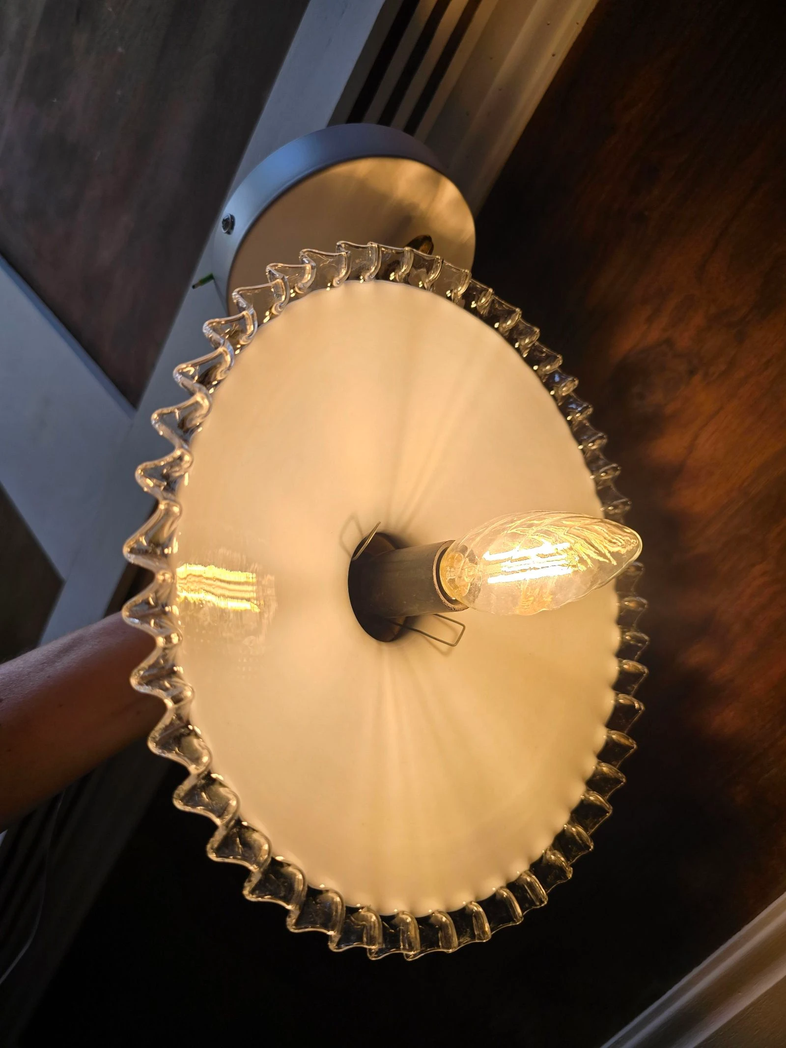 Pair of brass and opaline glass wall sconces bordered with wavy glass – photo 7